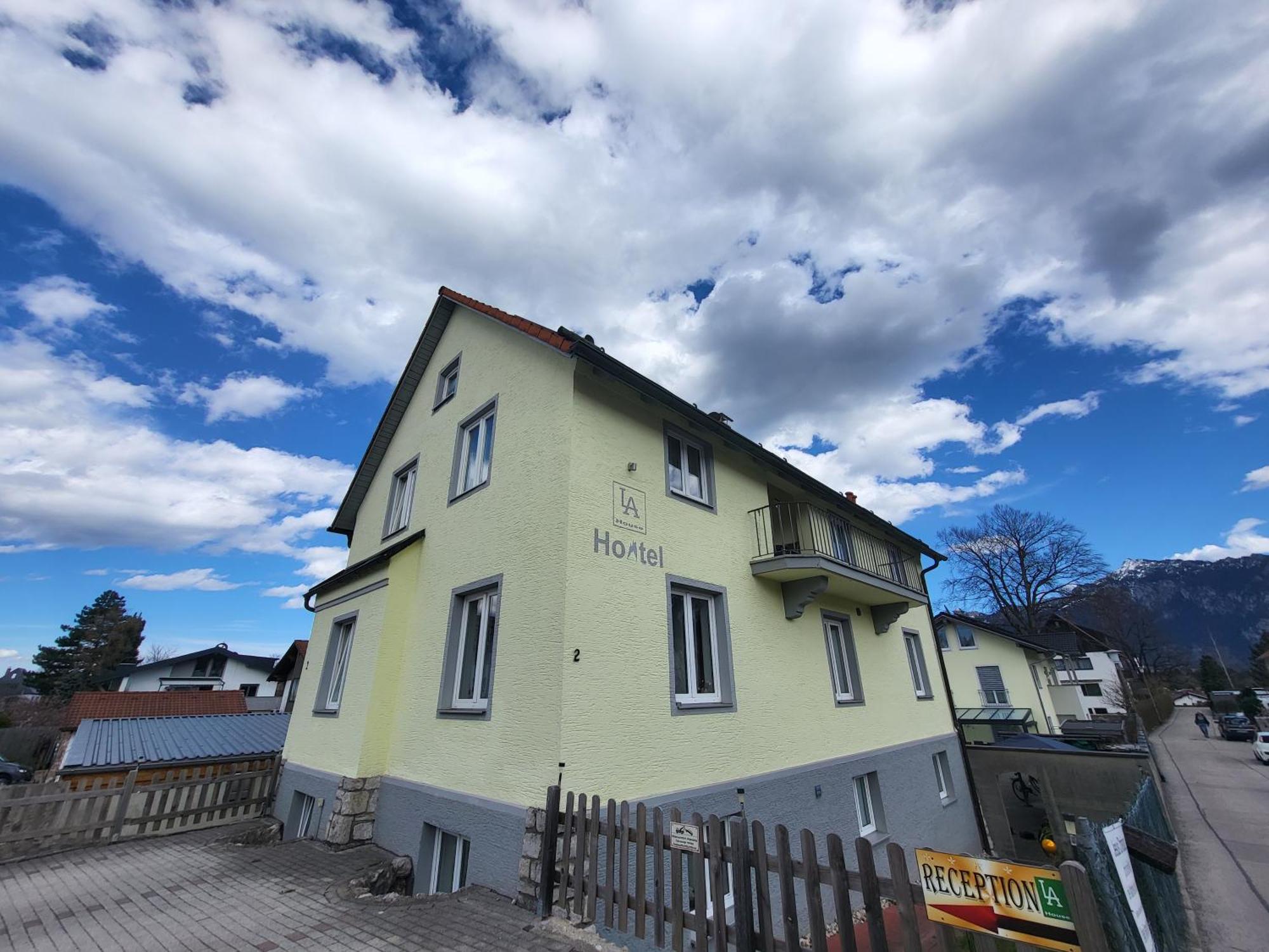 House La Neuschwanstein Blick - Budget City Hotel Fussen Exterior photo