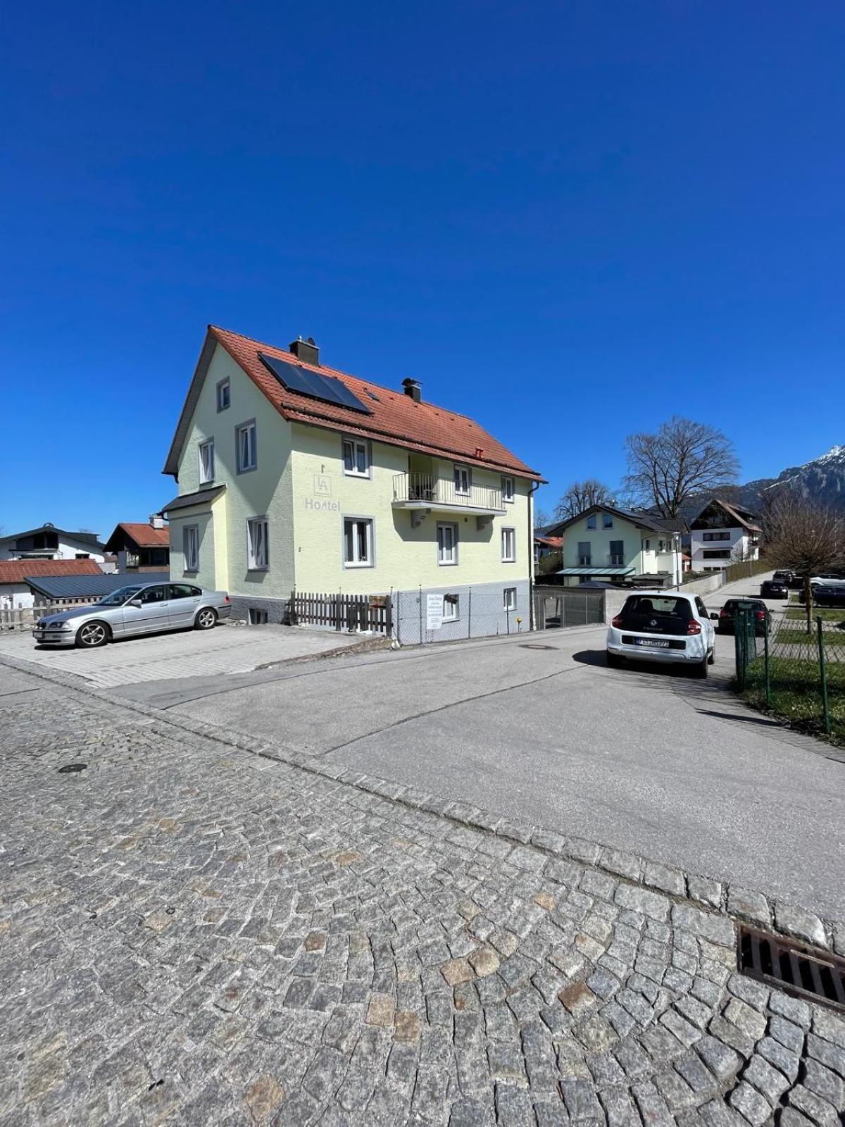 House La Neuschwanstein Blick - Budget City Hotel Fussen Exterior photo